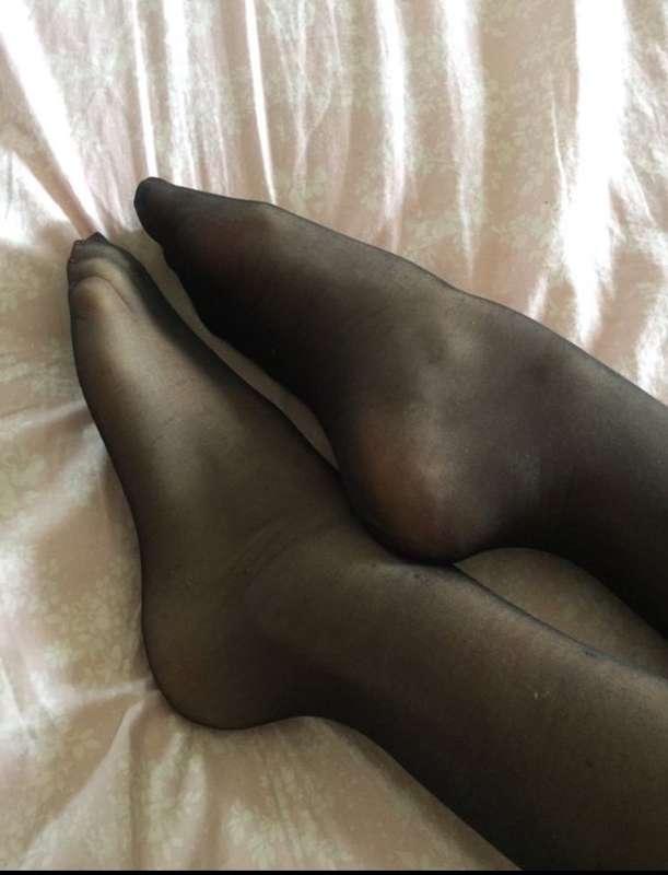 Photos 1-5 For the #footfetish lovers .... my tiny 5.5 feet ..