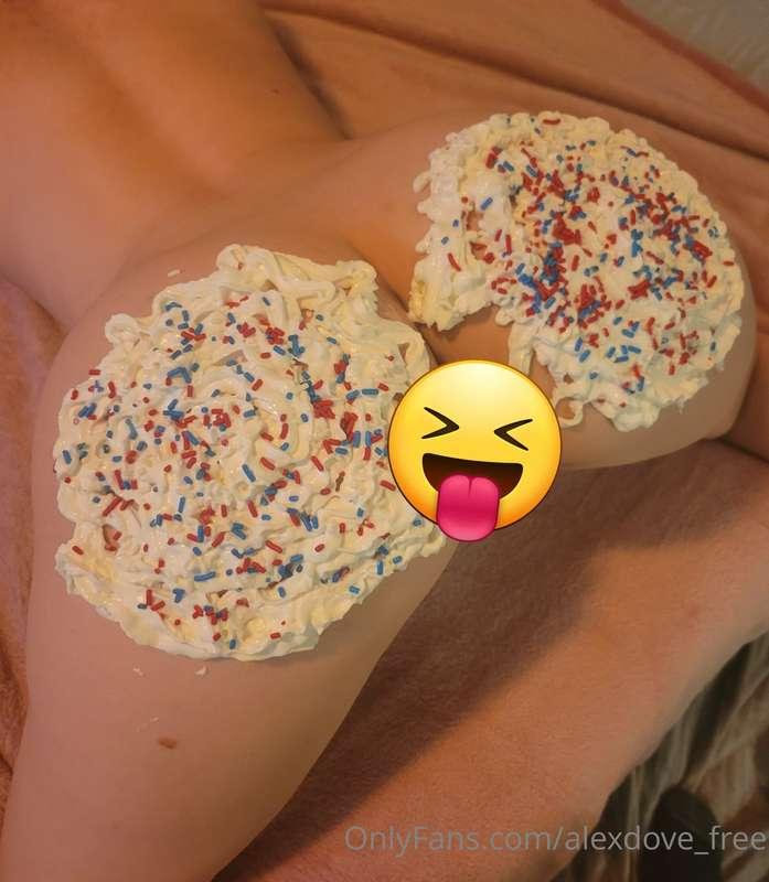Birthday cake 🎂 I got fucked for my birthday ! Message me if..