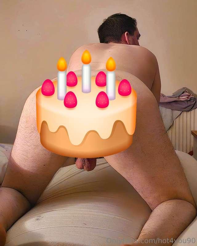Cake in doggy position, plus hole too. All on vip, or for $3..