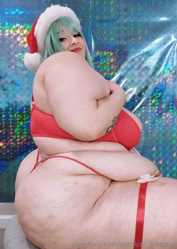 look what I got you for Christmas ❤️👉🏻👈🏻 guess my cosplay an..