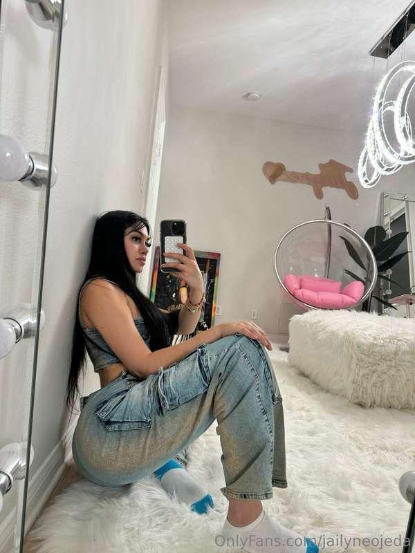 I’m bored 🥱 send me a pickup line! Best one gets a surprise 