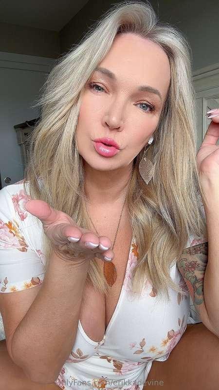 Setting a big kiss to you today. Thank you for everyone. Tha..
