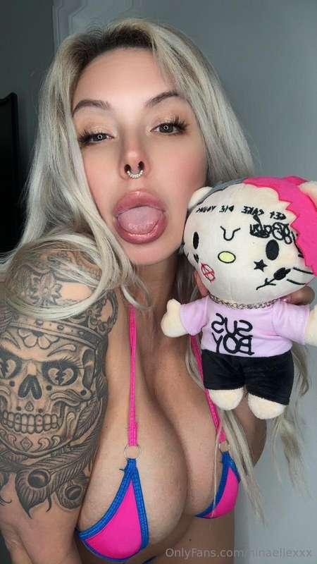 send me a DM mommy commands it! 😈