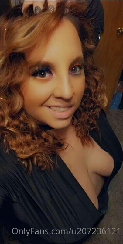 Introducing your favorite cat girl 🐈‍⬛🐾🐾🥵