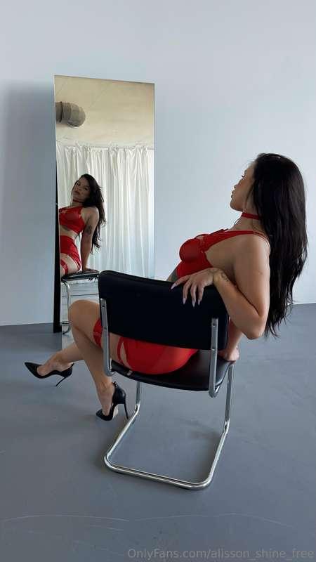 Surround yourself with those who make you shine brighter.🌚