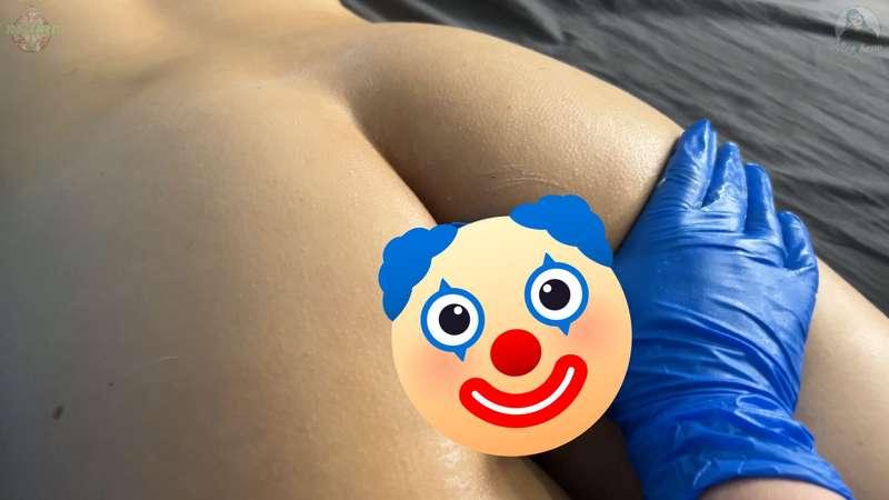 Without giving too many spoilers away, let's just say that this sensual clown massage video will result in a very happy ending for you! 😂😂

💎 𝗣𝗦: 𝗩𝗜𝗣𝘀 𝗴𝗲𝘁 𝘁𝗵𝗶𝘀 𝟭𝟵 𝗺𝗶𝗻𝘂𝘁𝗲 𝘃𝗶𝗱𝗲𝗼 𝗳𝗼𝗿 𝗙𝗥𝗘𝗘! 💎👀

#fyp #clown #clowngirl #clownmakeup #hairy #massage #massagefetish #masseuse #assmassage #ass #petite #british #scottish #fetish #kink #latexglove @blaire_game @cute_bean_ting