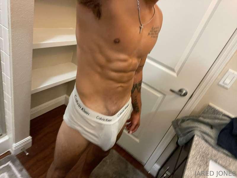 Can someone give me an extra hand 👅👀 checkout @lightskinvip ..