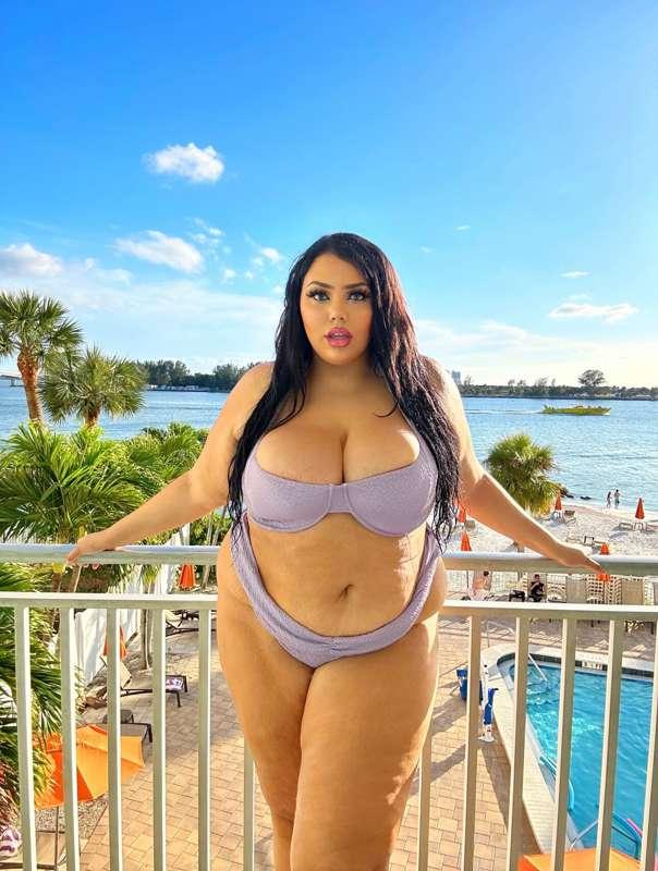 Fat in a bikini at the beach is best