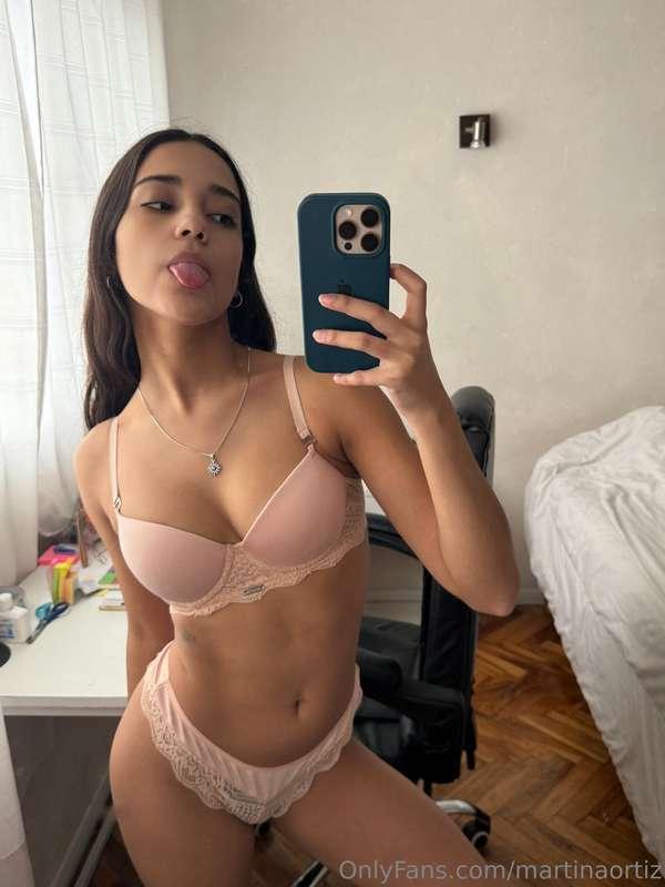 Come closer, I don’t bite... hard 😼💋