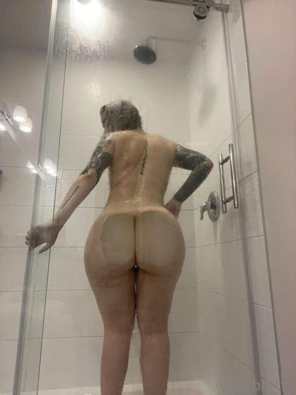 Oops…… caught me showering…. What are you gunna do now? 👀😳 I..