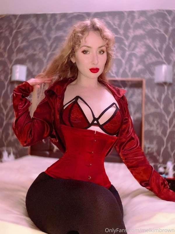 Pic 1 of 3; where I gradually lose my lovely 🦇 vampy bra! I’..