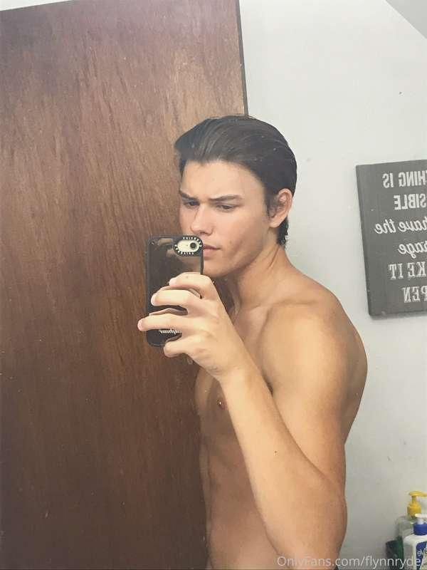 Straight outta the shower 🤷🏻‍♂️💦