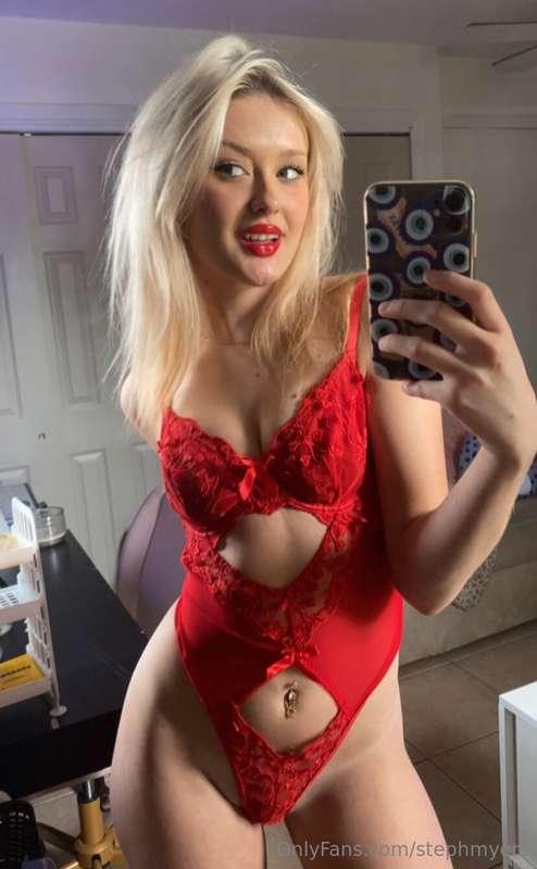 would u let me fuck u in the victoria’s secret dressing room..