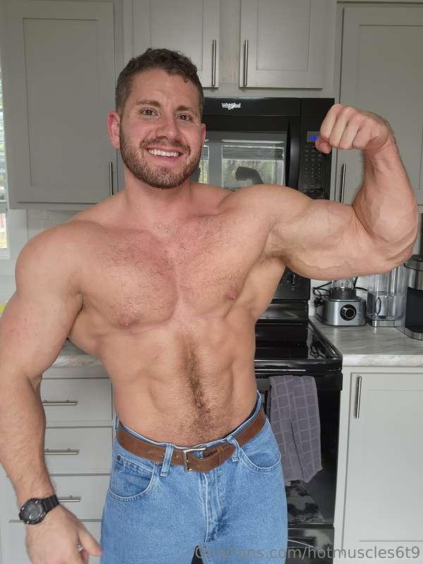 hotmuscles6t9 main image
