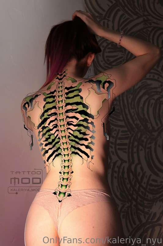 My cyber-sketch on my back, favourite photo and project 😍