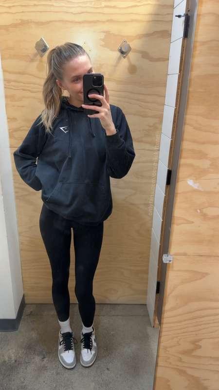 Swipe to take my sweatshirt off 🩷