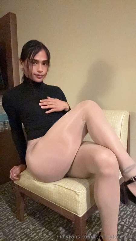 I made a hot video with a 10 inch black dildo and stuff it s..