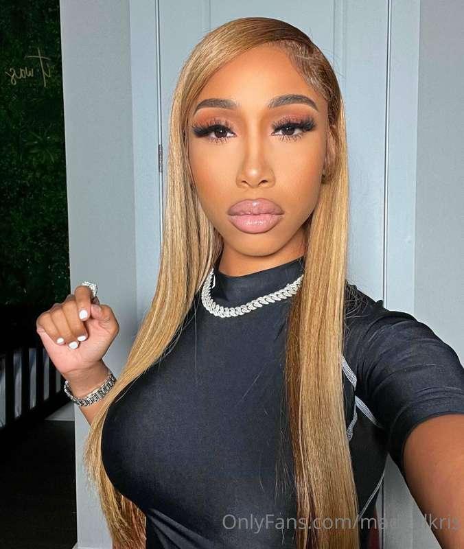 its all in the eyes 😏