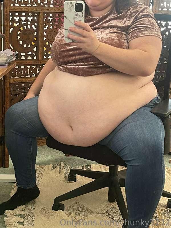 How do I get anything done when I’m looking so plump ? 😅😈 It..