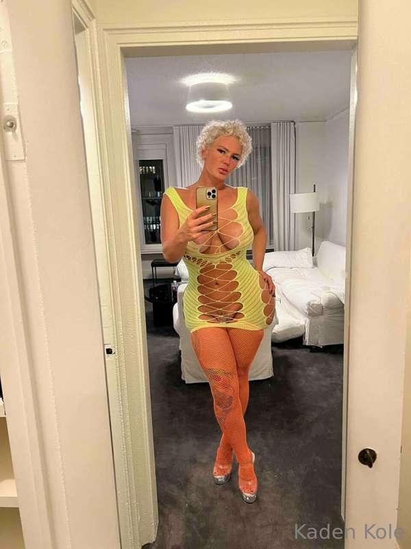 Do you like home movies? I’m fucking my favorite cock in thi..