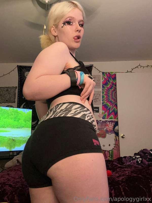 who wants 2 play fort ? $10 for 2 games ? comment or pm me
