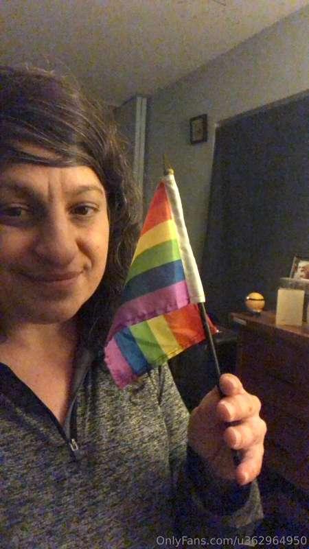 I'm not gay tho But there's nothing wrong with a pride flag