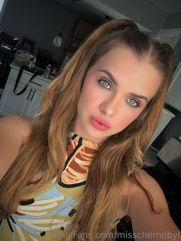 Con esta cara y estos labios te gustaría que te comiera la p..