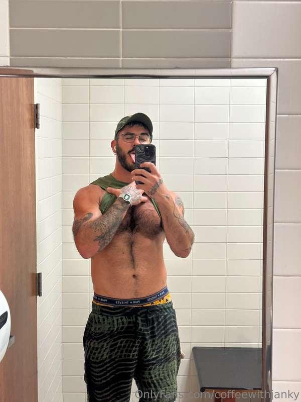 a lil gym selfie here n there never hurt nobody!