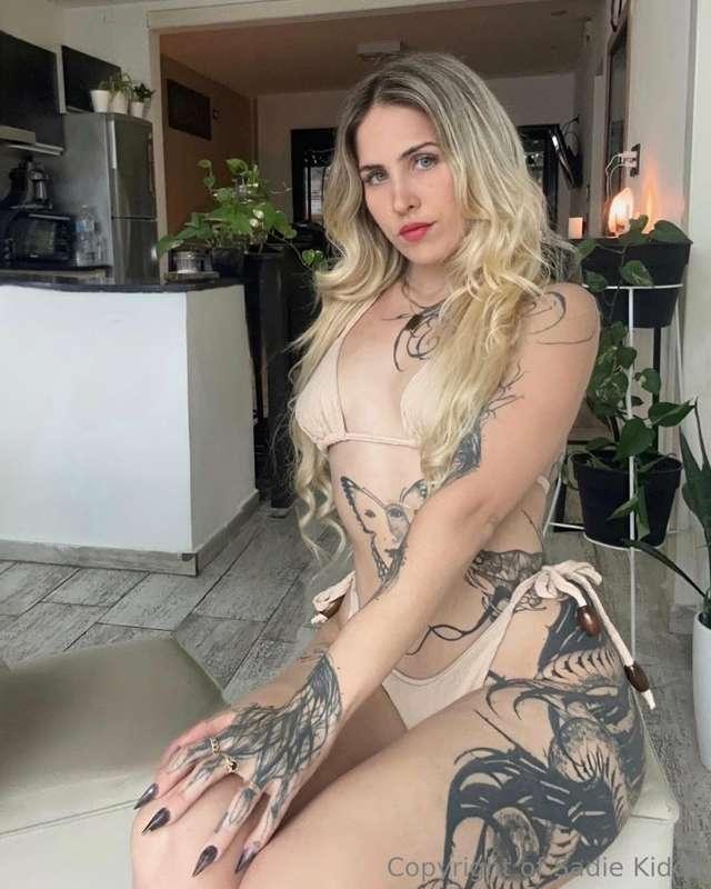 Good morning 😈
I’m here blessing your day with this pics.
Ho..