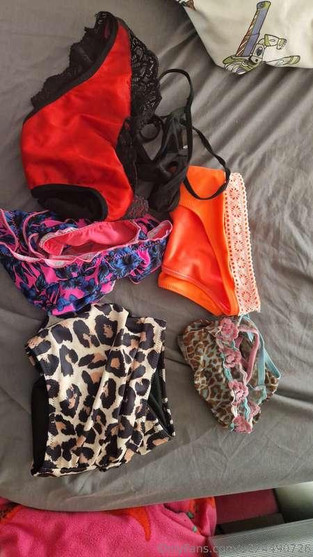Which pair do u want me to squirt in? If u tip me $5 ill squ..