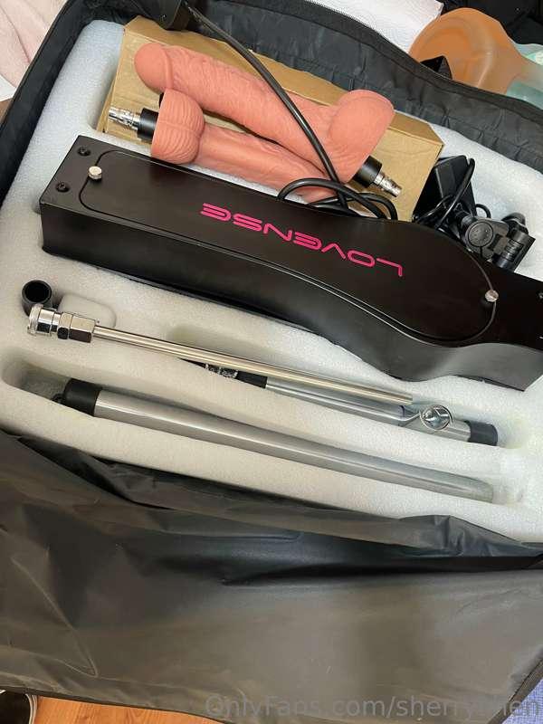 Omg its here! 💜 New fuck machine and u can control it🙀