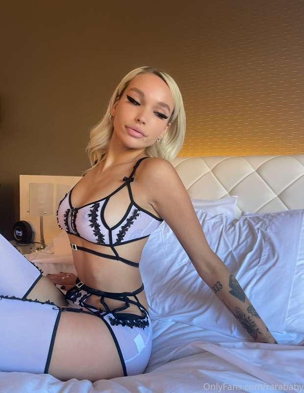 Daydreaming about you fucking me rough 🍆💦