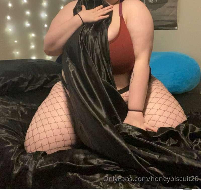 Thick thighs in fishnets are the perfect combo