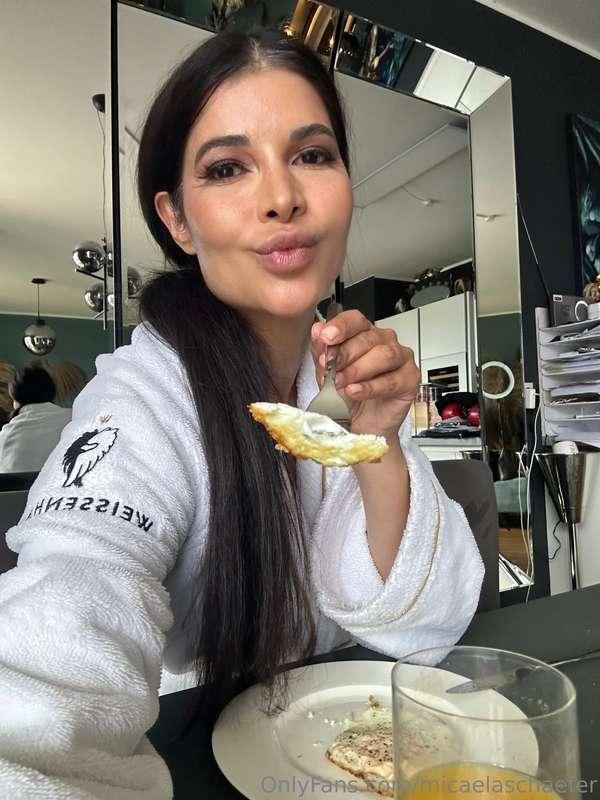 Eating my comfort food 💓 what's your comfort food? :)