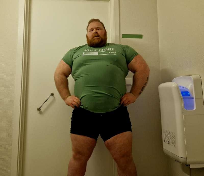 4xl shirt before training. Tight  as fuckkk 😂