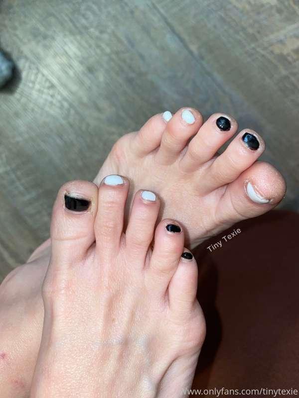 Yummy feet pics baby 😜💦👣