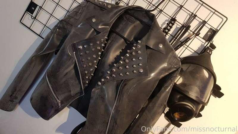 Back in Denmark for a weeks time!!! This beauty of a latex j..