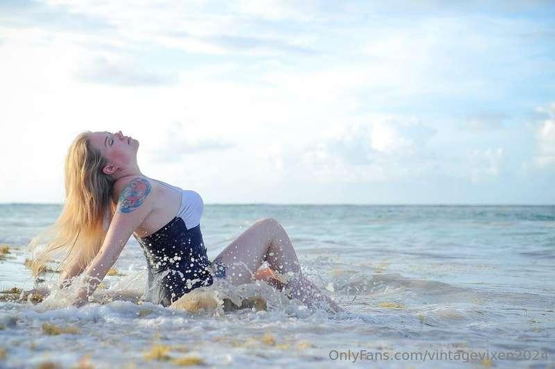 Take me back to the beach! I miss the warmth of the sun on m..
