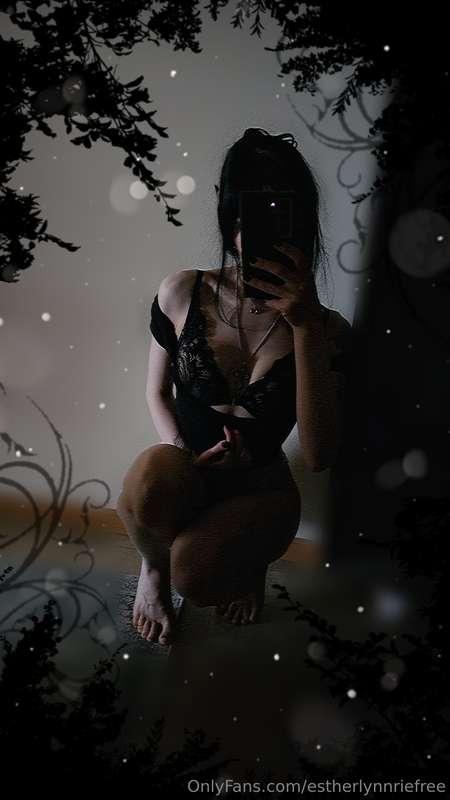 I think she wants to lead you astray🖤