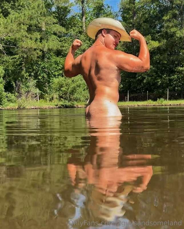 Pond Party! 🍾 clothing optional 😉 💦 