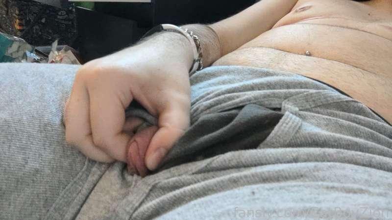 Stroking my dick with my boxers on ❤️ I take them off at the end 