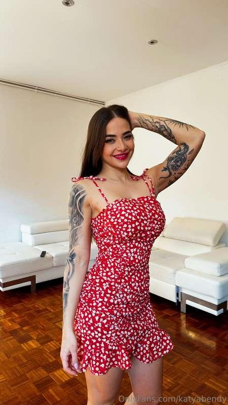 Hey, I'm warm 🥵💦 look how delicious I look in this dress🙈🙈 I..