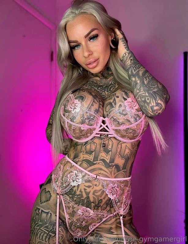 Are you even online ? I‘M HORNY ‼️👀