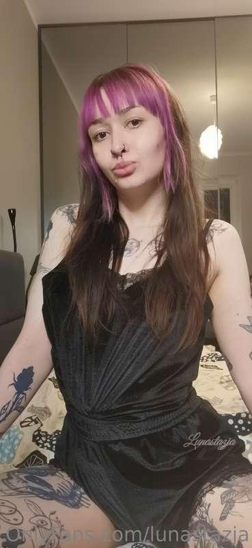 Swipe to undress me! 😈