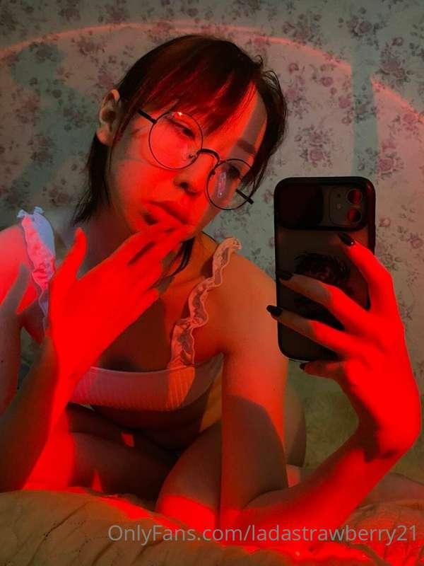 🍓🤤😘 I love to suck cock so hard and fast so that the cum fil..