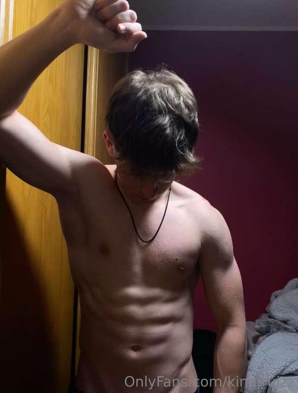 Follow the V 😈💦