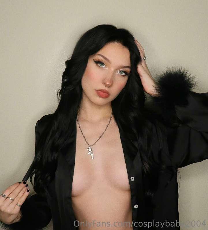 bout to have a nip slip 👀