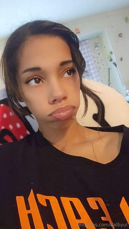 Im just chilling, come eat me out 😘 [2 nudes]🥰❤️🖤Catch me on..