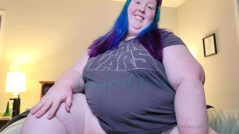 I love taking cute and comfy photos. I think they're my favo..
