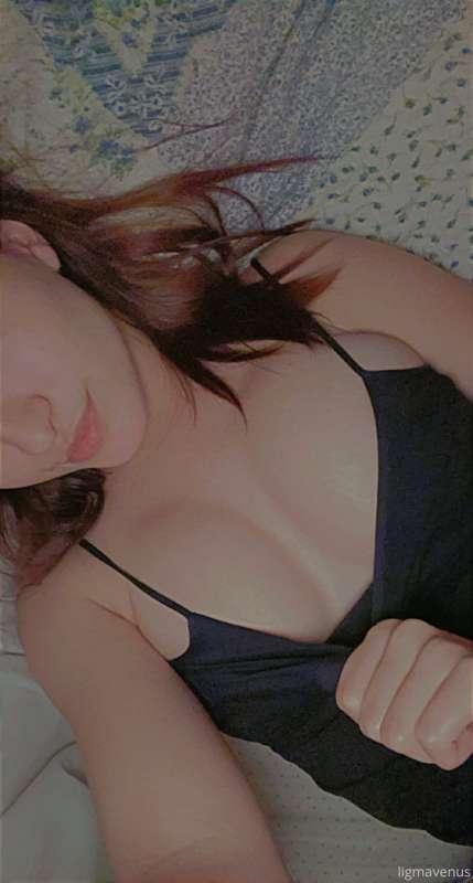 u wanna fuck my tits sooooo bad u wanna cum all over my face..